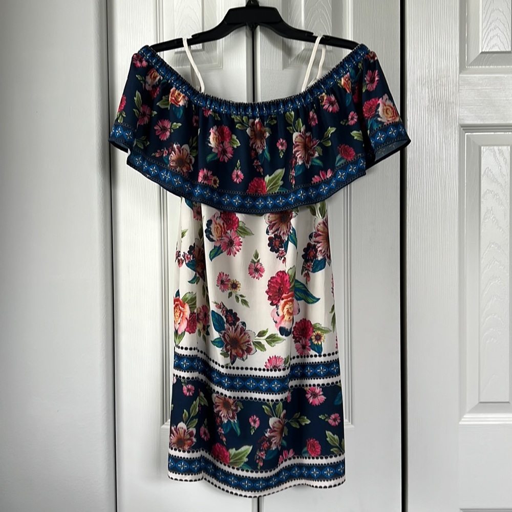 Beautiful floral print sundress!
